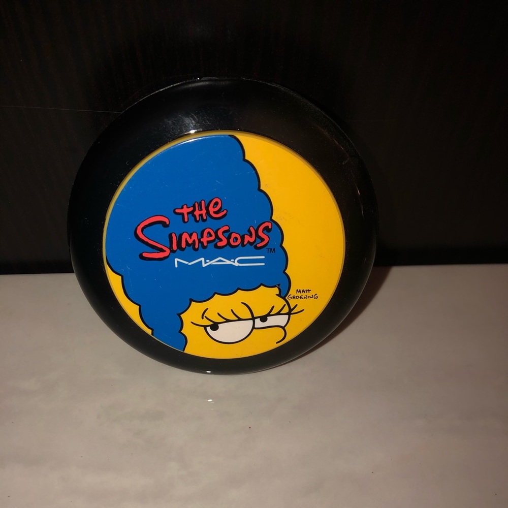 Brand new MAC LE “The Simpson’s” blush!